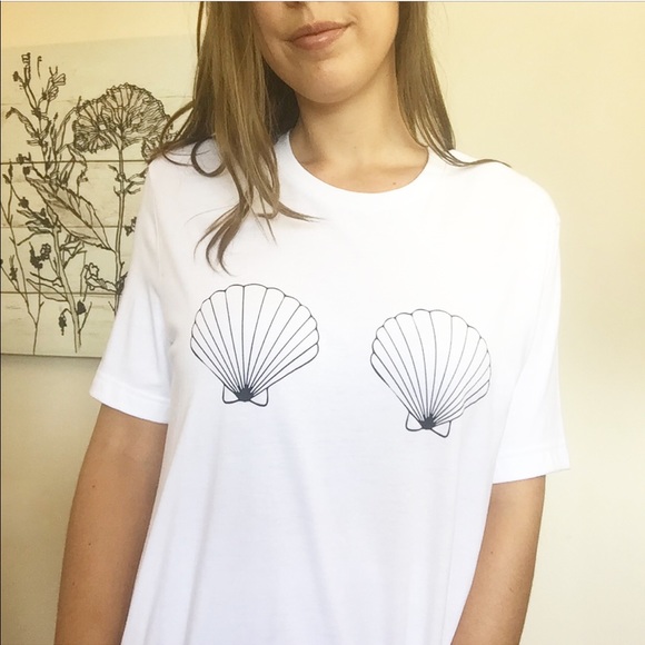Bella + Canvas 'Seashells' Graphic Crew Neck Tee - Picture 4 of 8
